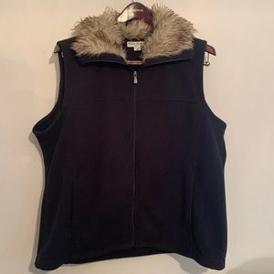 Women’s fleece vest with Faux fur collar by Cambridge Dry Goods